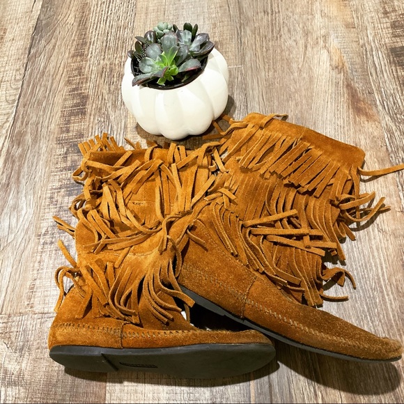 Minnetonka Three Tier Fringe Moccasin Boots - Picture 1 of 3